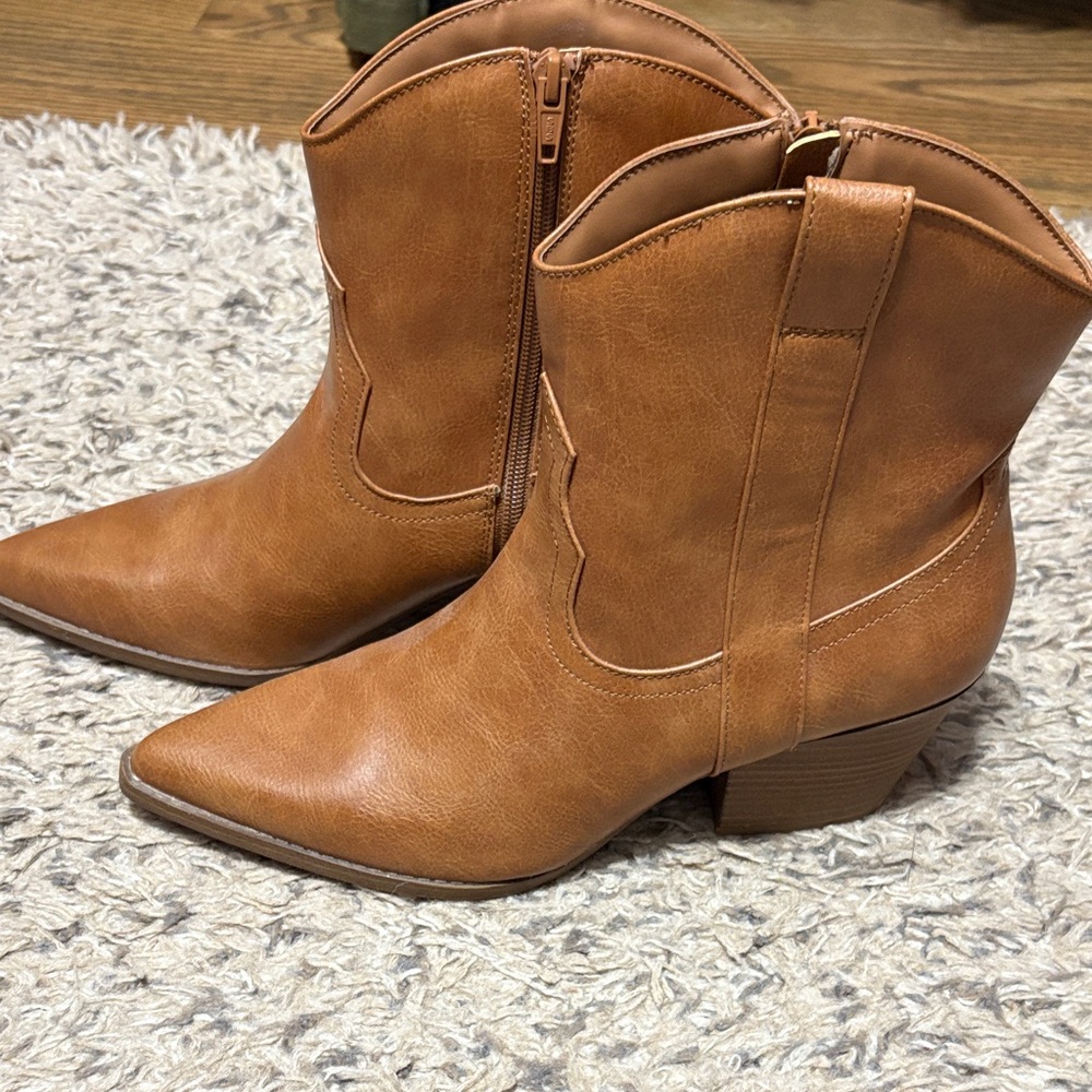 Universal Thread Tan Ankle Booties